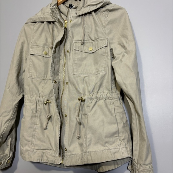 H&M Divided Beige Light Jacket - Size 10 - Picture 6 of 9